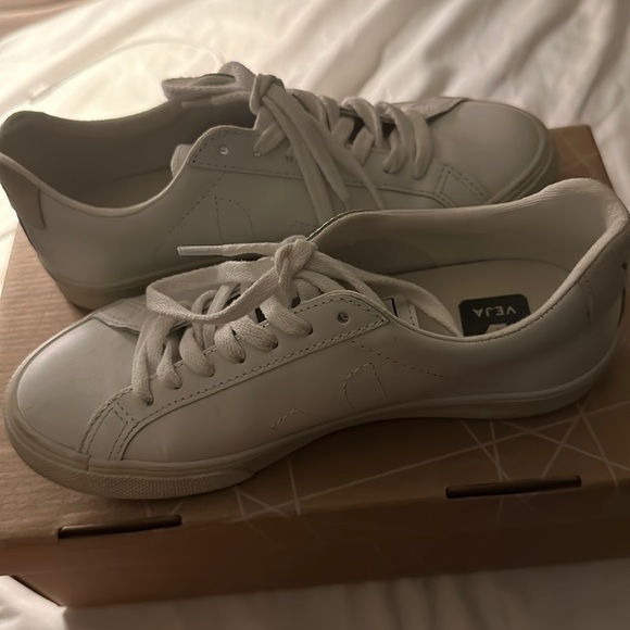Veja Shoes - White Veja sneakers